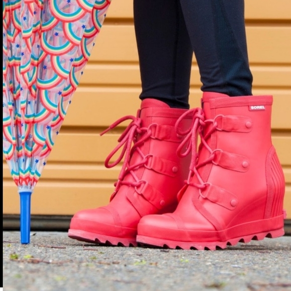 joan rain wedge boot